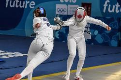 半岛体育官网入口-巴拉圭击剑选手剑光闪现，获得冠军的简单介绍