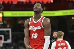 半岛体育教练-灰熊主场负于马刺，球员状态低迷