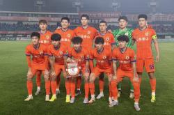 半岛体育网站-球队之间的对决引发球迷激情