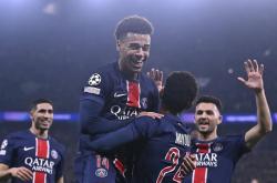 半岛体育教练-巴黎圣日耳曼客场击败里昂，豪取胜利