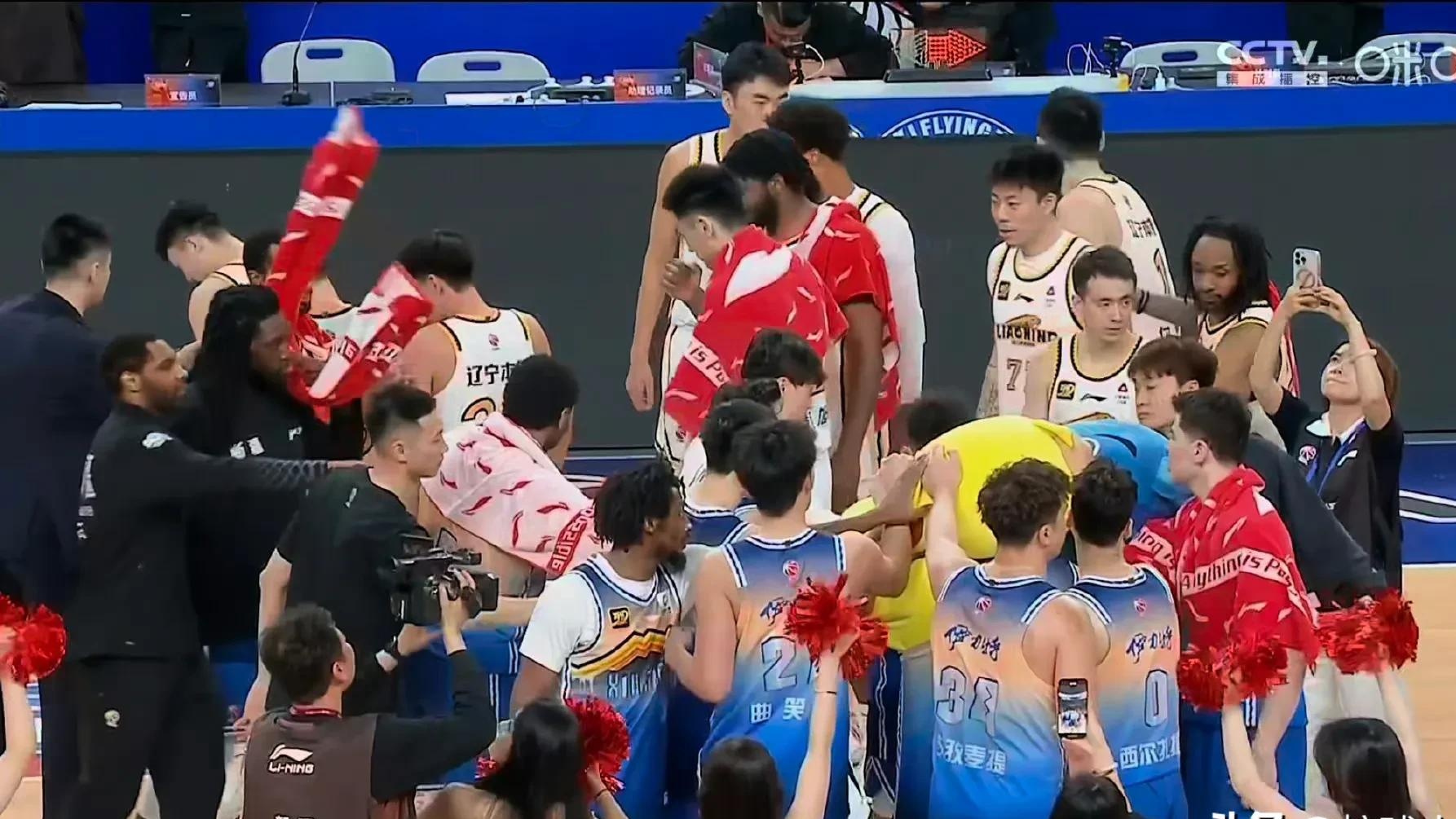 青岛男篮反超对手,获得胜利 青岛男篮反超对手,获得胜利