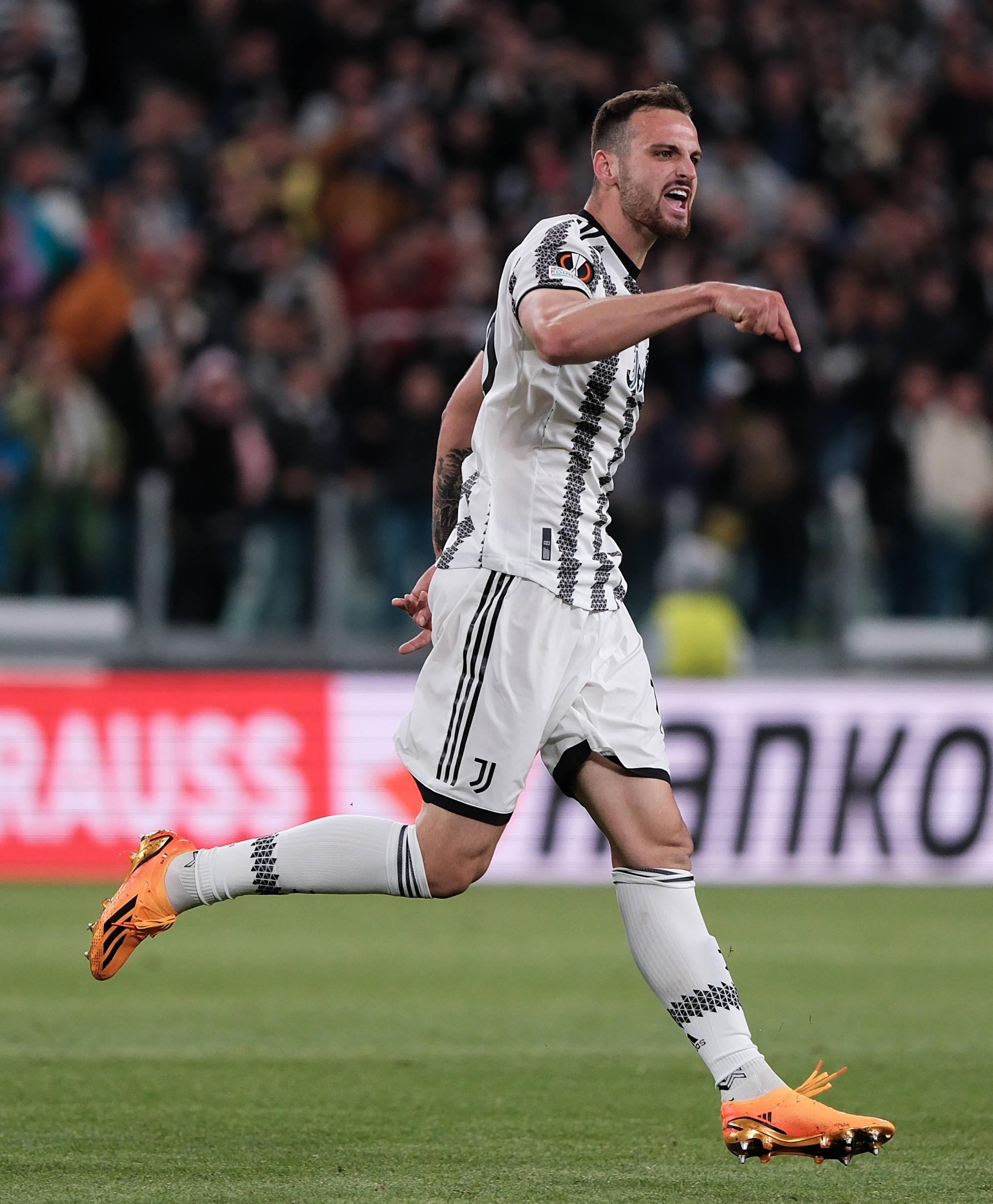 塞维利亚客场小胜，紧握欧战资格