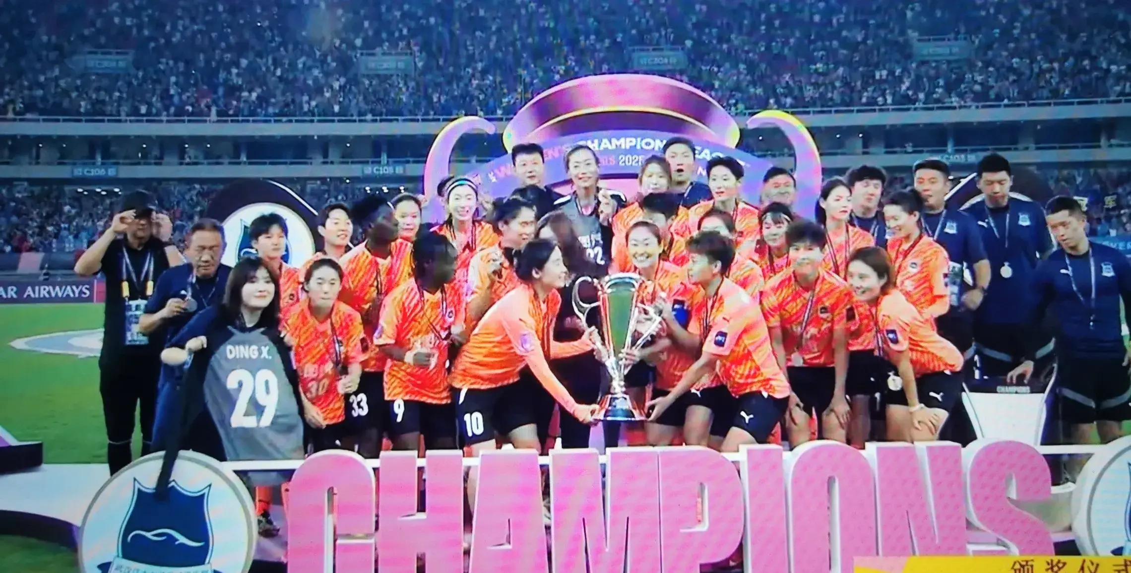 中国女足备战下一场较量,备受瞩目 中国女足备战下一场较量,备受瞩目