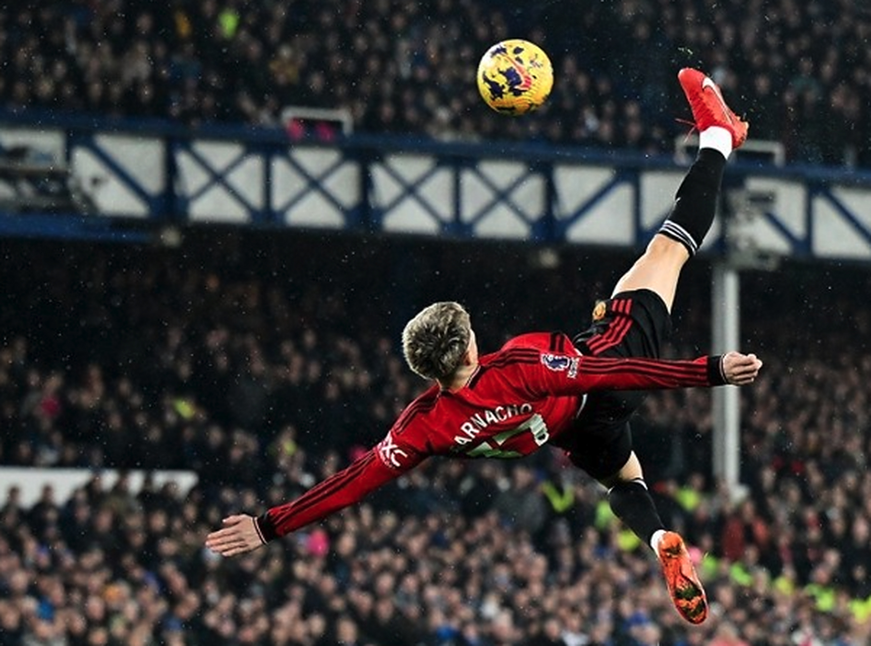 埃弗顿客场大胜，出现暂时反弹