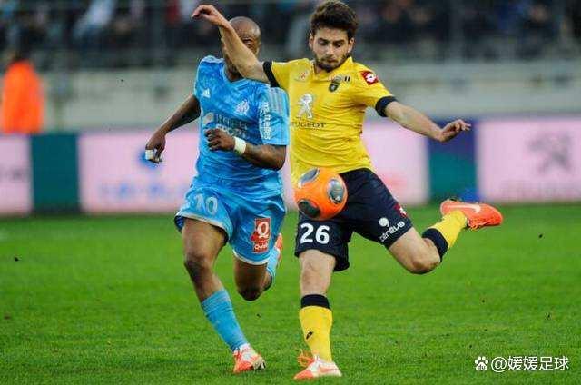 阿雅克肖在新赛季展现出色表现,令人瞩目 阿雅克肖在新赛季展现出色表现,令人瞩目