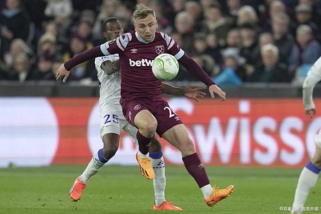 阿雅克肖在新赛季展现出色表现,令人瞩目 阿雅克肖在新赛季展现出色表现,令人瞩目