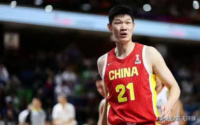 篮球新秀展现出色表现,助力球队取得胜利 篮球新秀展现出色表现,助力球队取得胜利