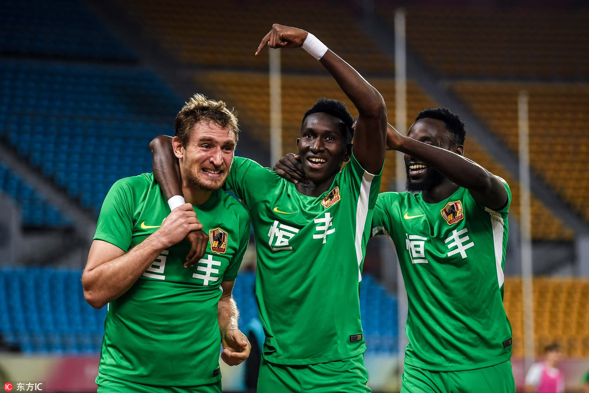 建业遭遇两连败，保级形势严峻