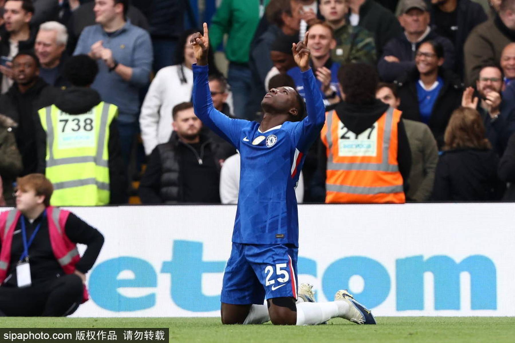 切尔西球员备战新赛季,全力以赴迎挑战的简单介绍 切尔西球员备战新赛季,全力以赴迎挑战的简单介绍