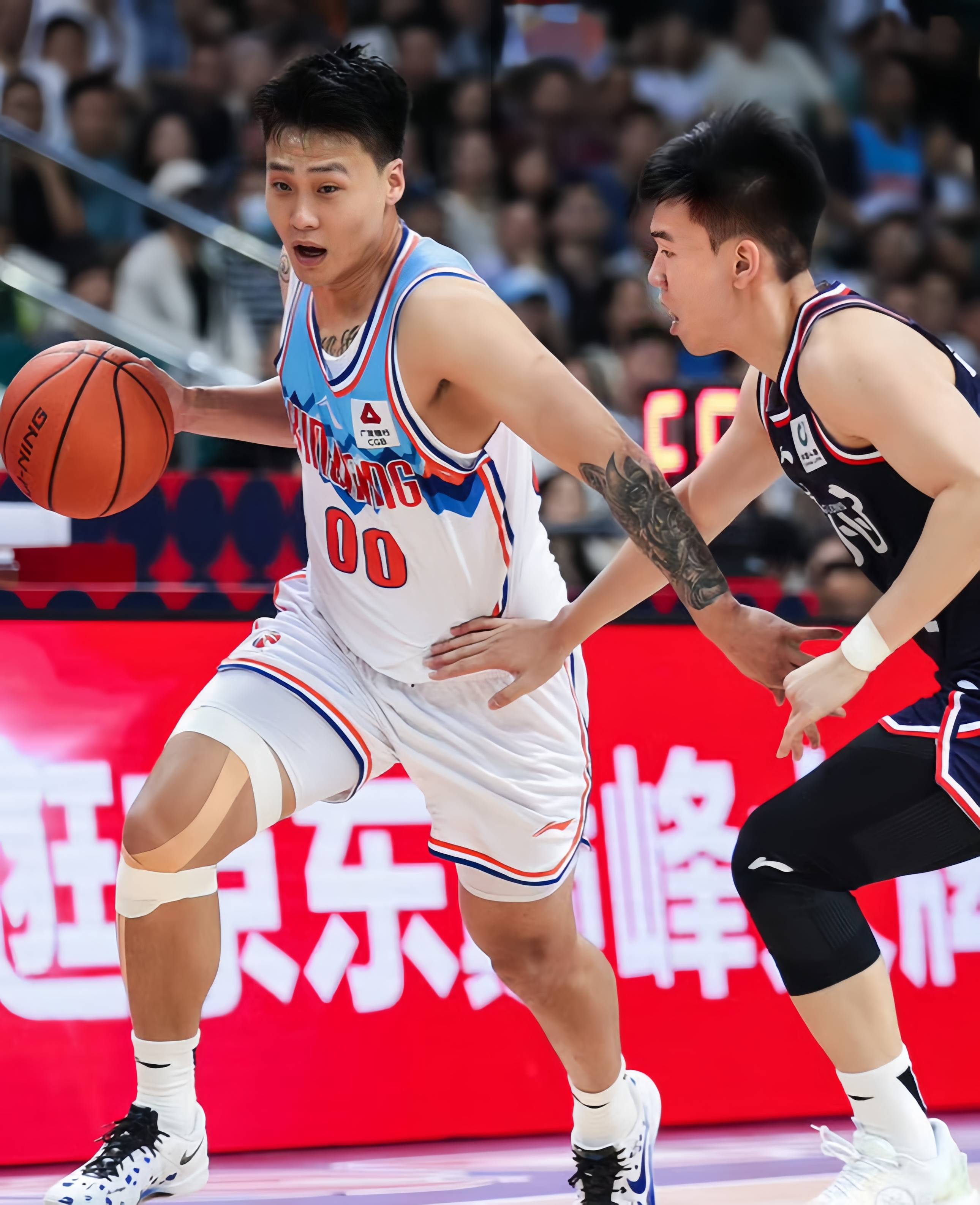 广州男篮在主场表现出色，击败对手