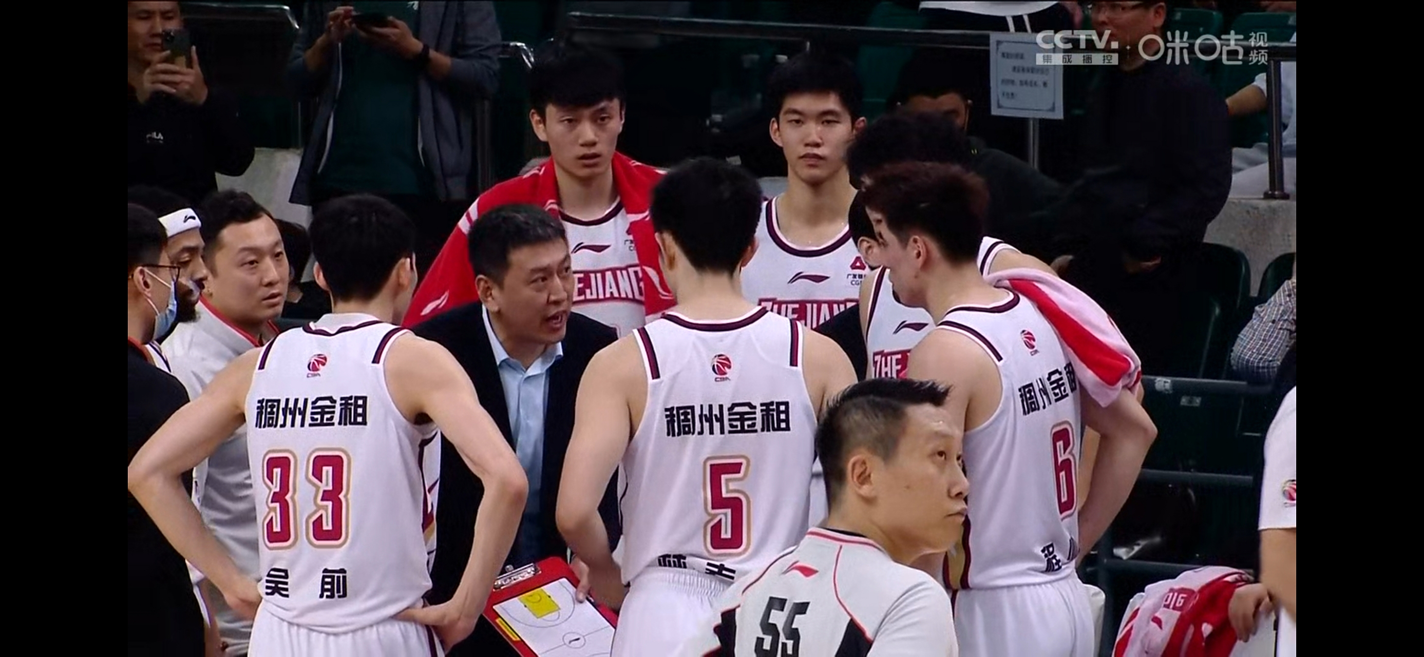 广州男篮在主场表现出色，击败对手