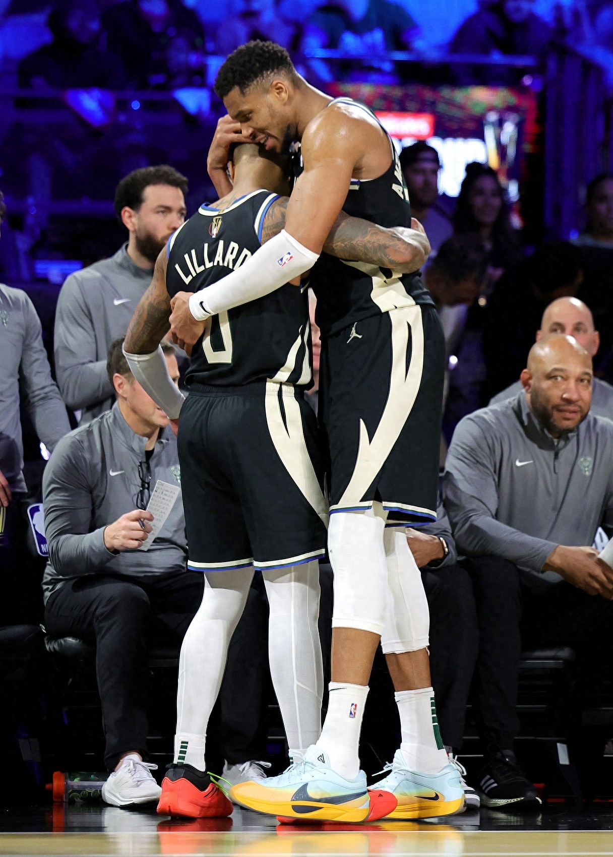 雄鹿双杀勇士，险胜步行者