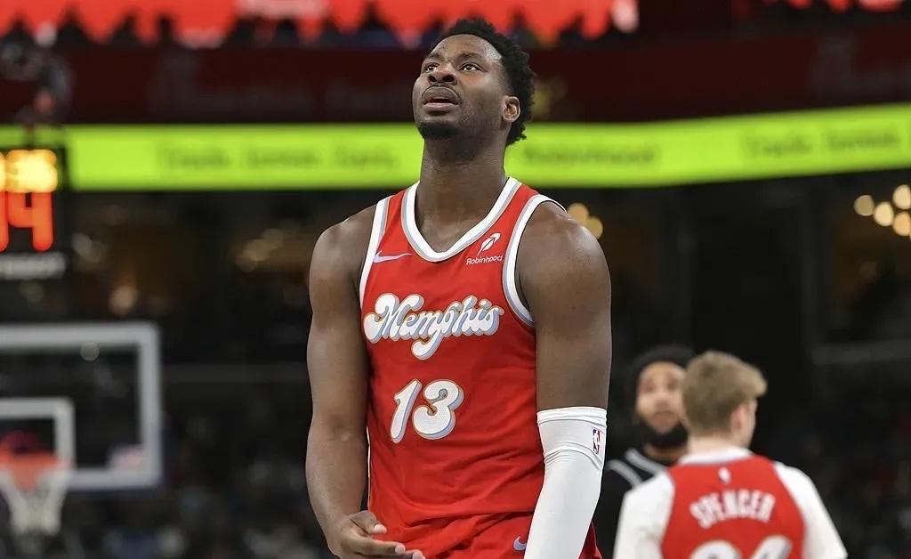 灰熊主场负于马刺，球员状态低迷