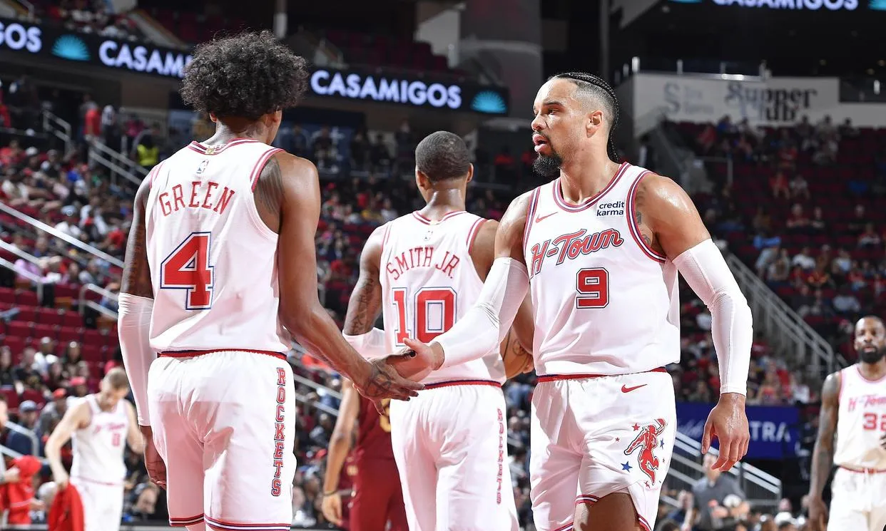 包含火箭主场力克76人，保罗得分上双的词条