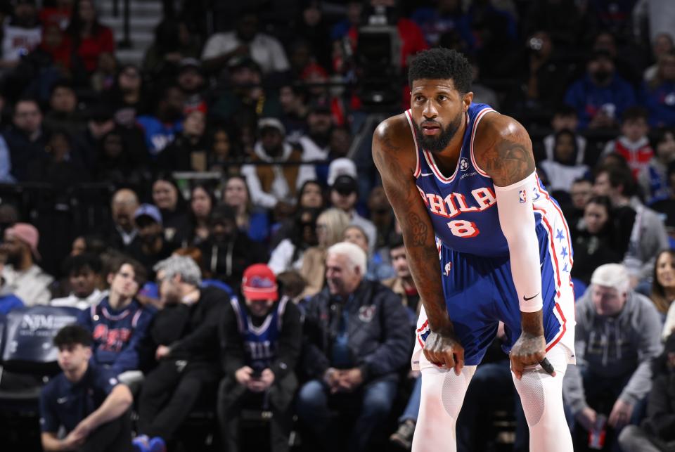 包含火箭主场力克76人，保罗得分上双的词条