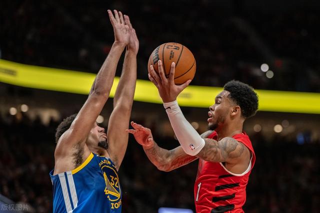 勇士客场胜开拓者,取得胜利 勇士客场胜开拓者,取得胜利