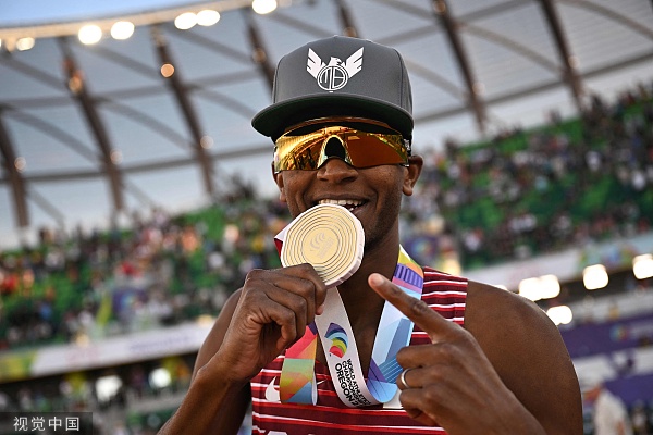 包含肯尼亚女足表现坚韧，赢得胜利的词条