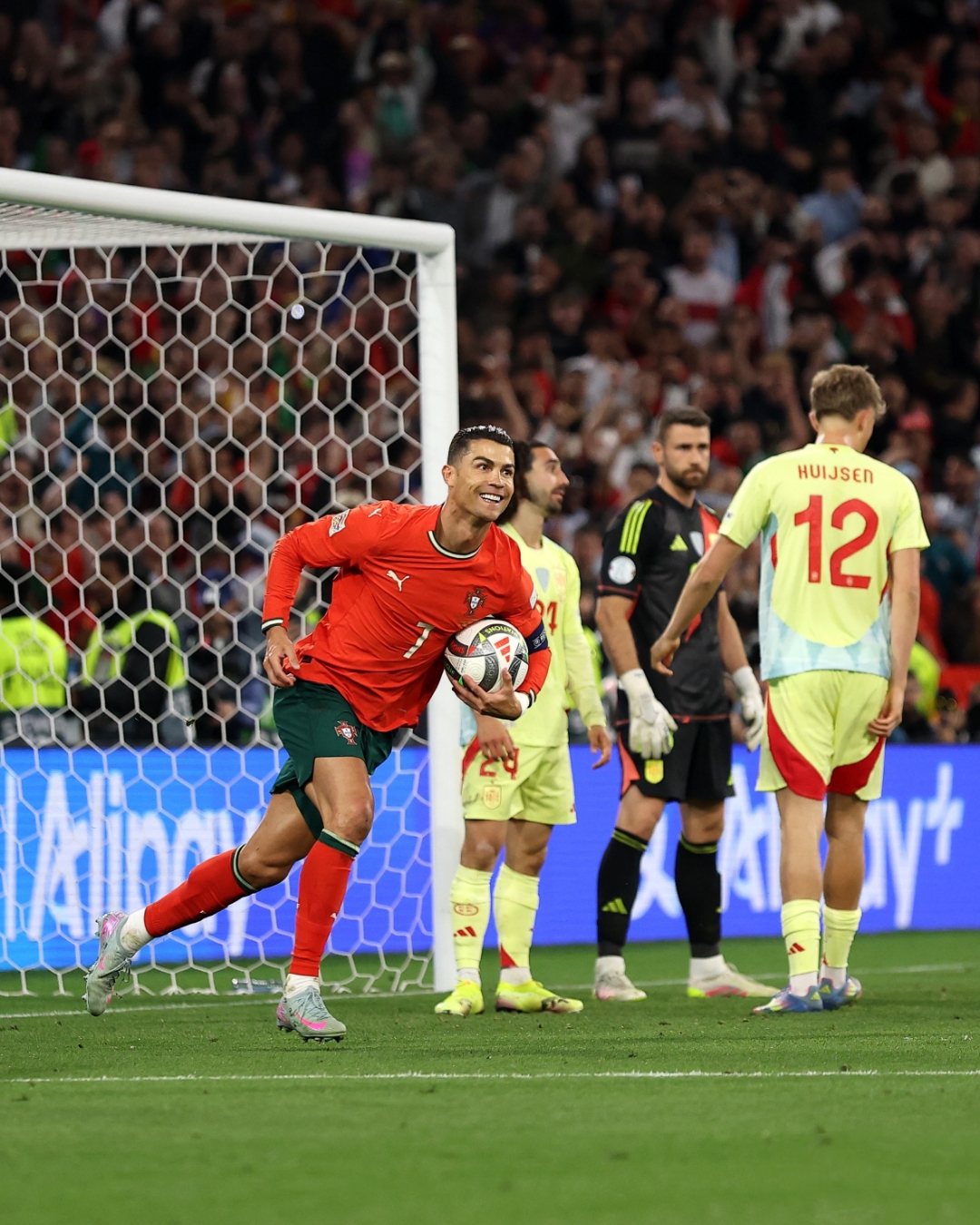 克罗地亚队在欧预赛中实现逆袭，晋级领先